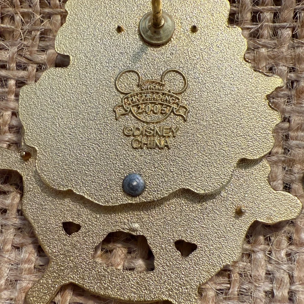 Disney Collectible Pin, 2005,Pirates of the Caribbean w/moveable helm,~1.5”x1.5”